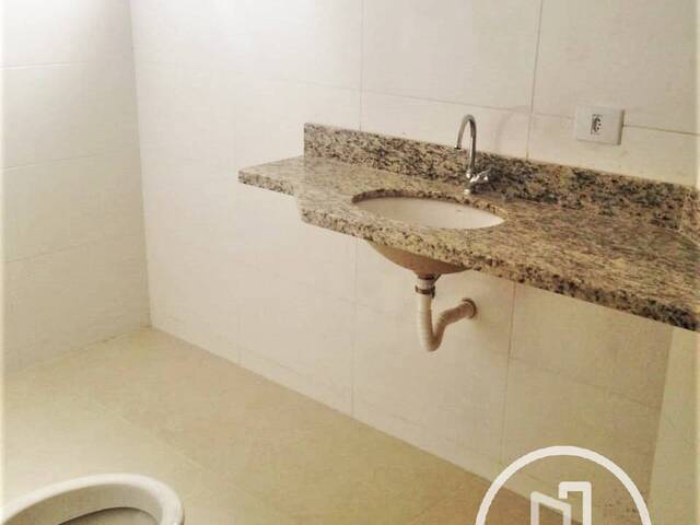 Sobrado para Comprar em Suzano - 4
