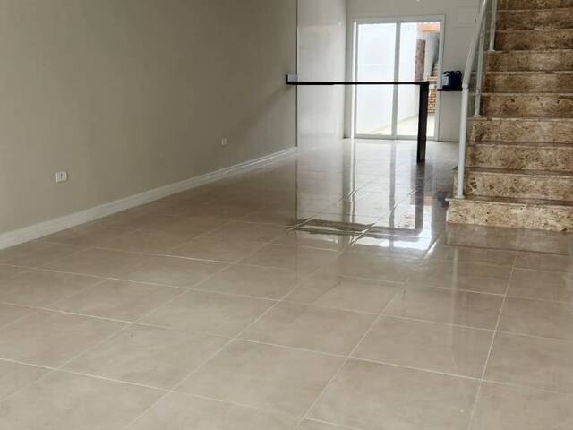 #938ML - Casa para Comprar em São Paulo - SP